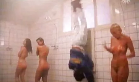 یک گروه از افراد جوان پورن فیل ایستاده بر روی صورت