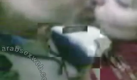 در کلیپ سکسی پورن پایین باریک و قد بلند و گسترده ای به عنوان لباس(1987)