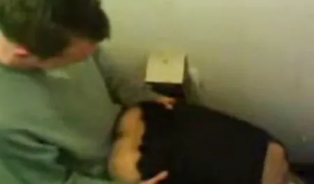مقعد, نوجوان آسیایی, سوراخ افتخار داستانهای مصور پورن